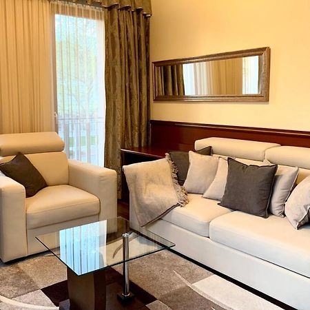 A01 Setany-Silverine Apartmanhaz-Orzoett Parkoloval 블로톤퓌레드 외부 사진
