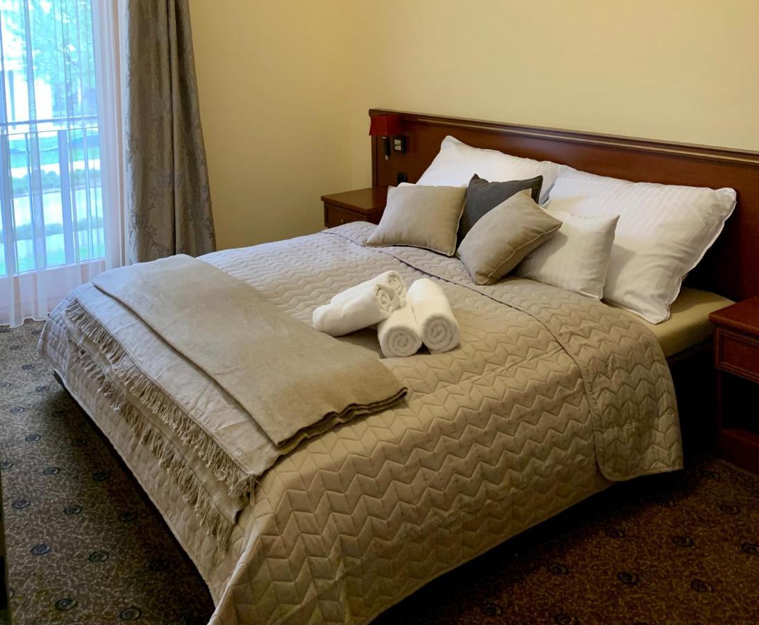 A01 Setany-Silverine Apartmanhaz-Orzoett Parkoloval 블로톤퓌레드 외부 사진