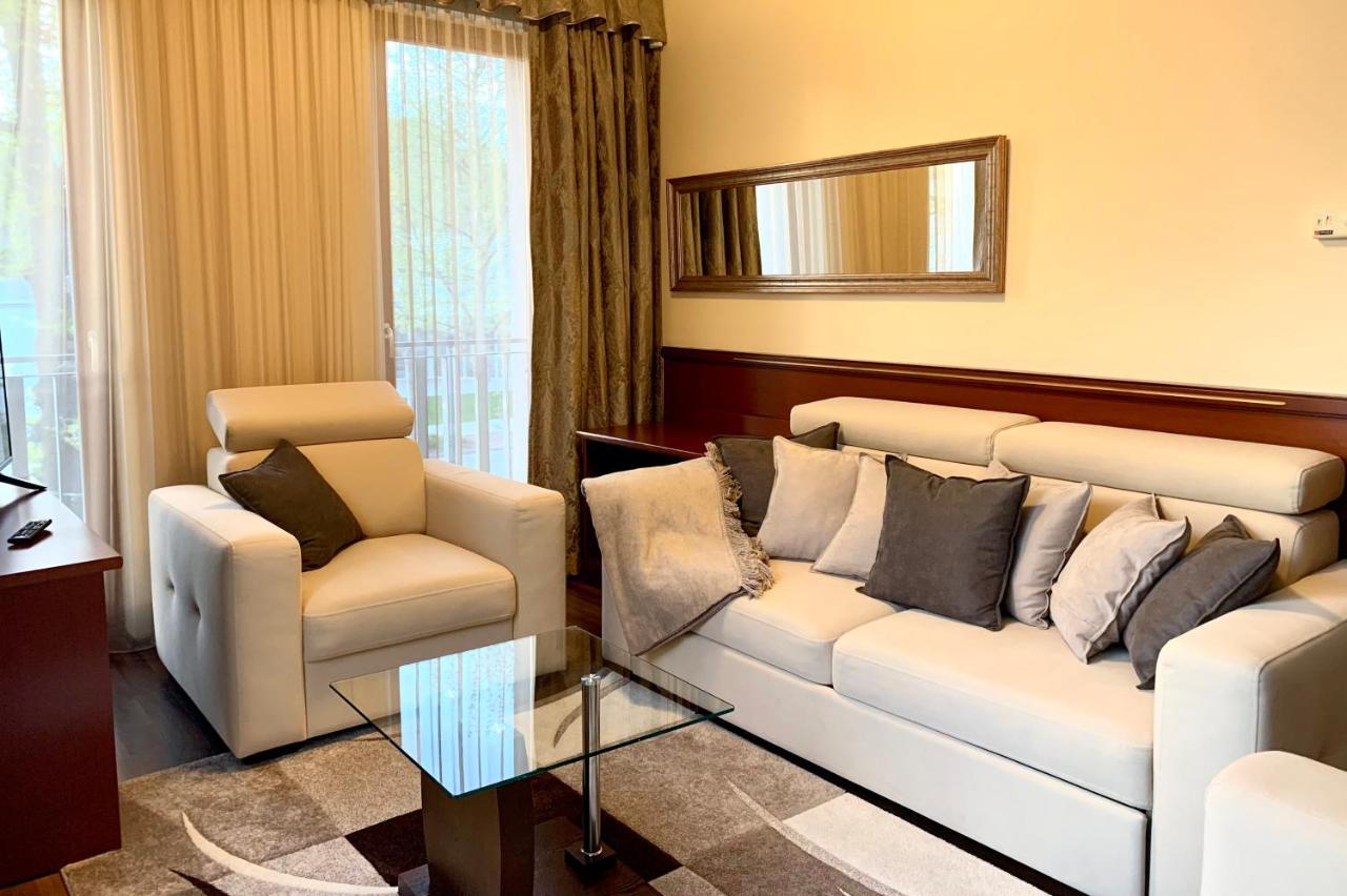 A01 Setany-Silverine Apartmanhaz-Orzoett Parkoloval 블로톤퓌레드 외부 사진